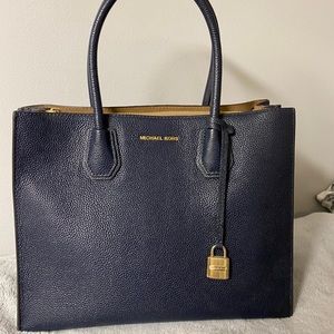 LIKE NEW MICHAEL KORS NAVY BLUE LARGE MERCER TOTE